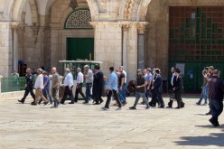 مستوطنون يقتحمون المسجد الأقصى واعتقالات جديدة بالضفة المحتلة