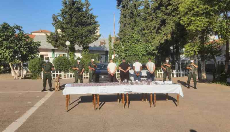 المدية: الدرك يفكّك شبكة وطنية من بيهم فتاة يروّجون المؤثرات العقلية