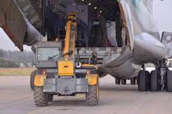 بالصور.. الجزائر تجلب شحنة من اللّقاح المضاد لفيروس كورونا من الصين