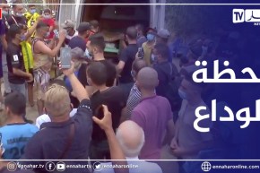 لحظة وصول جثمان الفنان القدير “فريد قسايسية” إلى منزله وسط التكبيرات