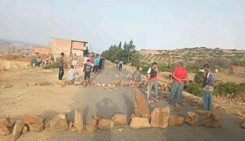 الشلف: مواطنو دوار أولاد الشيخ يعتصمون ويطالبون بمشاريع فك العزلة عن منطقتهم