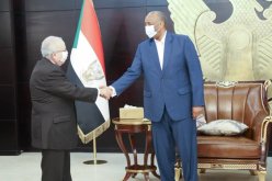 لعمامرة يلتقي رئيس مجلس السيادة السوداني ويسلمه رسالة من الرئيس تبون