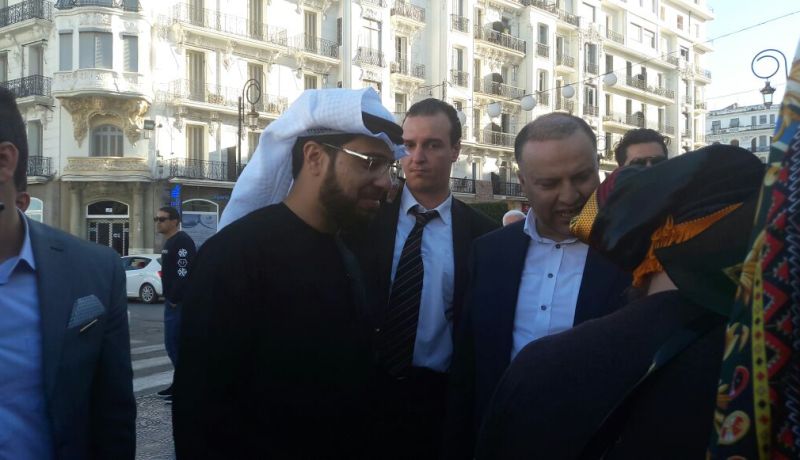 شاهد امرأة قبائلية تلقن الشيخ وسيم يوسف الوصفة السحرية للتداوي بزيت الزيتون