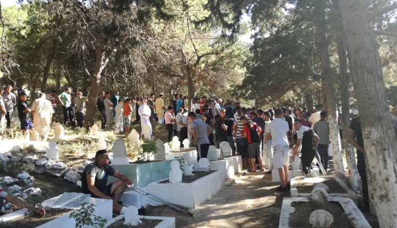 مطالب بالقصاص والحساب وكشف اللغز في جنازة الطفل «حسام» ببواسماعيل