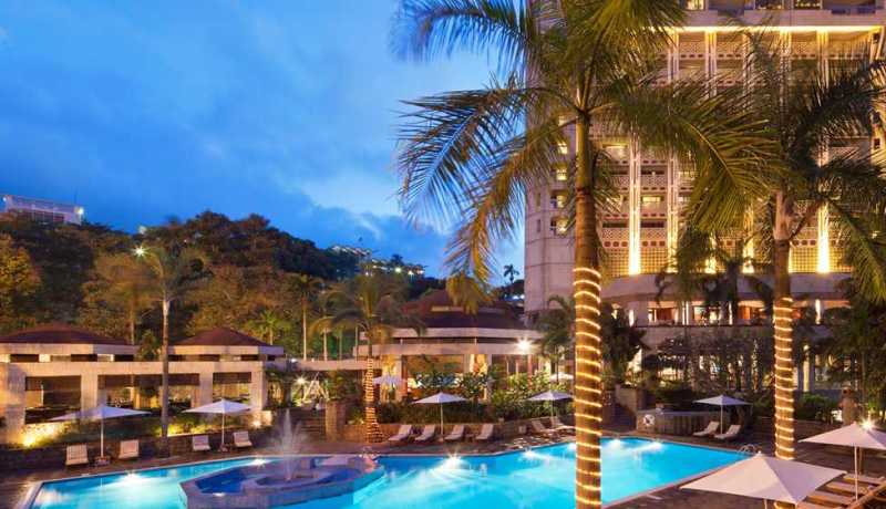 بالصور- “الخضر” في أغلى فنادق “ياوندي” !