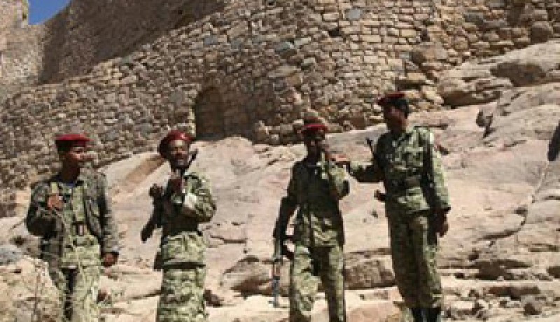 مقتل 20 جنديا يمنيا على الأقل في هجوم لتنظيم القاعدة جنوب اليمن