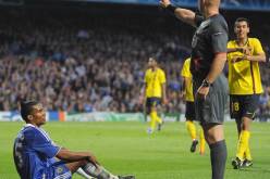 حكم لقاء تشيلسي وبرشلونة في 2009 يعترف !