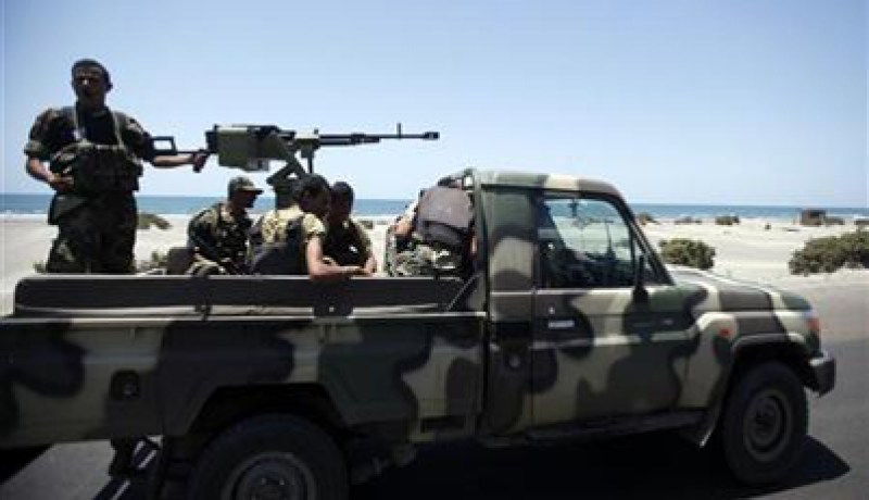 إصابة ثمانية جنود يمنيين في تفجير قذيفة بمحافظة تعز جنوب صنعاء