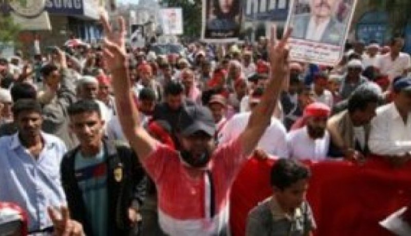 الآلاف يتظاهرون في عدن للمطالبة ب”استقلال” جنوب اليمن عن شماله