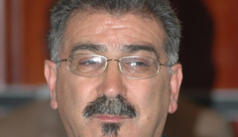 أكد أن الدولة هي المتكفلة بالأشغال الجارية بمركب محمد بوضياف.. زروال لـ “النهار”:”ليس لي علم بالقيمة المالية التي أجّرت بها حظيرة الملعب لربراب!”