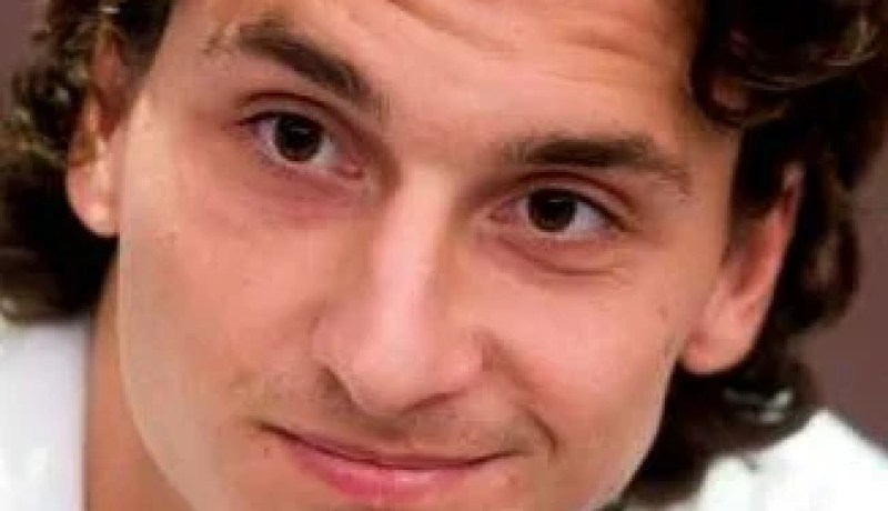 إبراهيموفتش يفوز بجائزة القدم الذهبية نتيجة مردوده الجيد