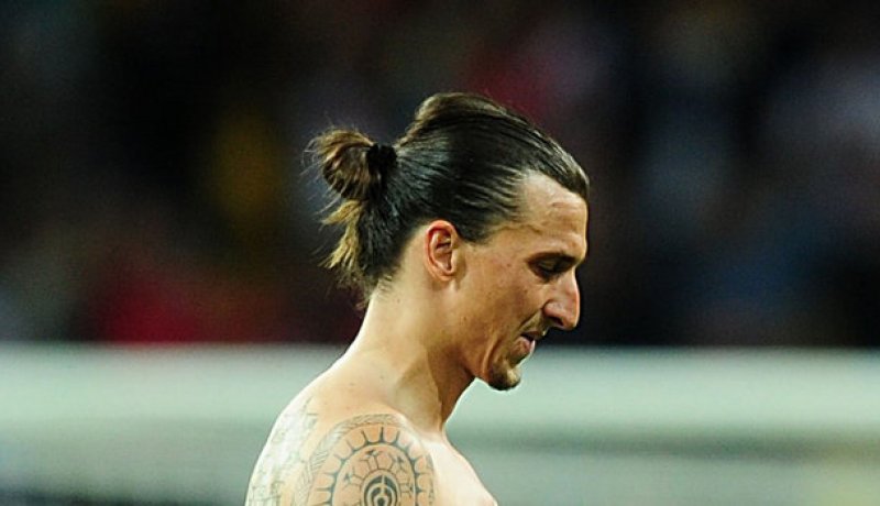 ايقاف ابراهيموفيتش لمباراتين