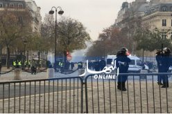 فرنسا: بداية توافد “السترات الصفراء” والبلديات تبني أسوار أمام البنايات