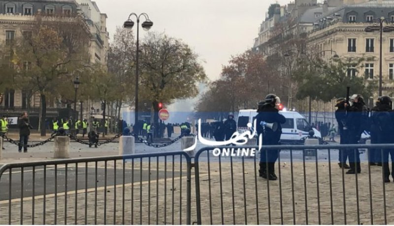 فرنسا: بداية توافد “السترات الصفراء” والبلديات تبني أسوار أمام البنايات