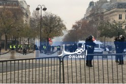 بالصور: أصحاب السترات الصفراء يتحدون الدولة الفرنسية