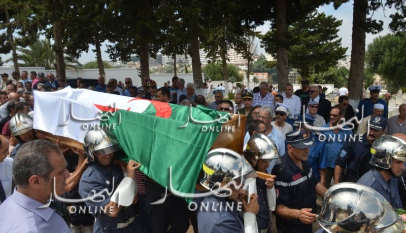 بالصور….العقيد يحياوي يوارى الثرى إلى مثواه الأخير