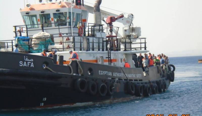 غرق عبارة مصرية في البحر الأحمر بسبب سوء توزيع الشاحنات