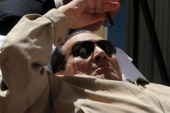 مبارك مصاب بجلطة في المخ وأحد شرايين الرقبة.. واجتماع لبحث قرار نقله