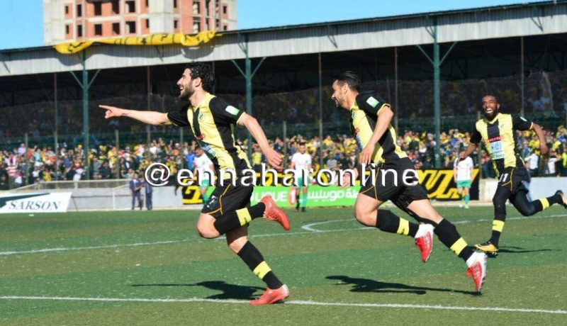 لاعب اتحاد الحراش «عادل بوڤروة» مهدّد بالسجن عاما نافــذا بتهمــة احتجــاز زوجتــه وضربهــا