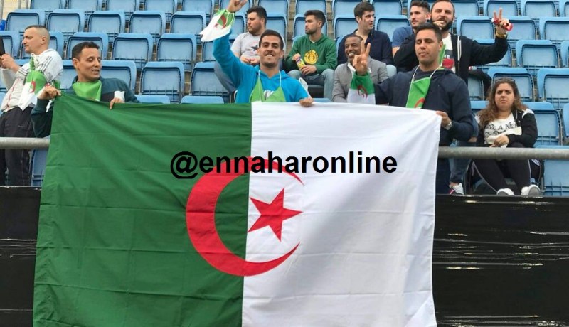 بالصور.. الجالية الجزائرية حاضرة بملعب قادش لمناصرة المنتخب المحلي