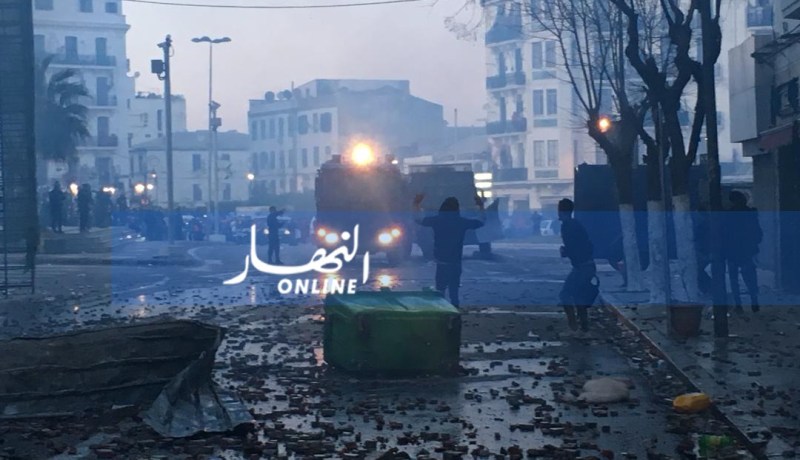 بالصور والفيديو.. تحطيم واجهات المحلات وحرق مركبات بعد المسيرة السلمية في العاصمة