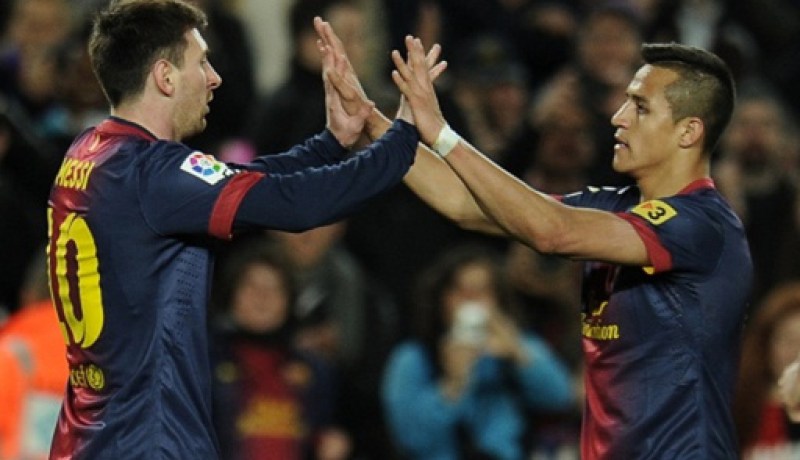 برشلونة يهزم ديبورتيفو ويقبل تحدي ميلان