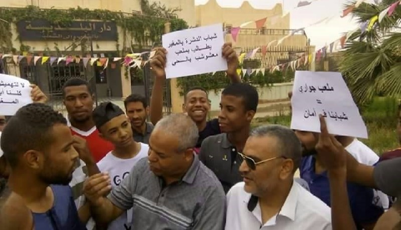 بالصور.. إحتجاج شباب المغير بالوادي مطالبين بملعب جواري
