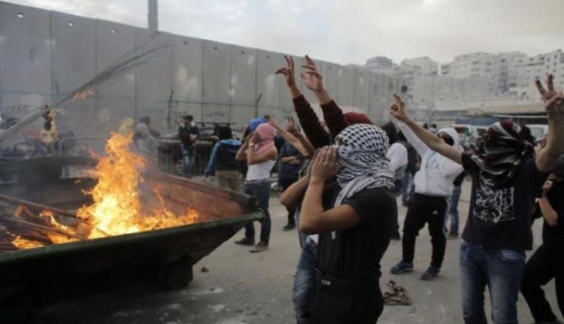 إصابة 44 فلسطينيا في مواجهات مع الإحتلال بالقدس