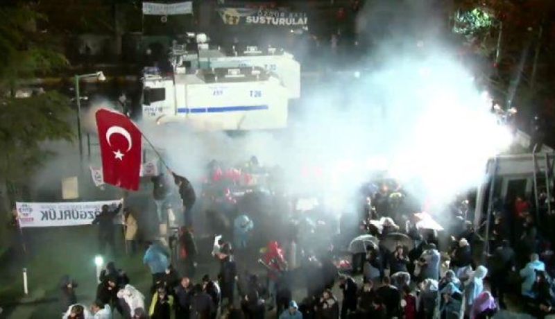 بالصور الشرطة التركية تقتحم مقر صحيفة معارضة لأردوغان