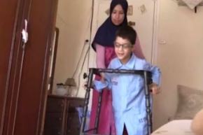 بالفيديو.. طفل من ذوي الاحتياجات الخاصة محروم من المدرسة بسبب بيروقراطية وزارتين