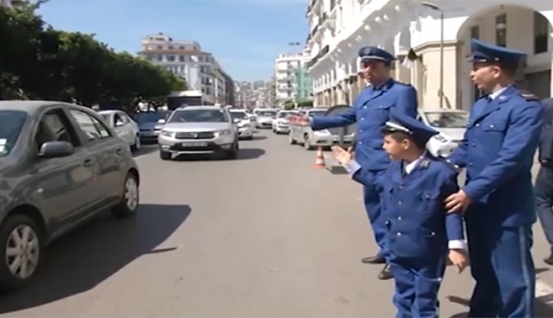 حتى الأطفال المعاقون شرطة عند هامل
