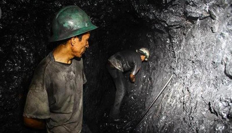إصابة 12 عاملا وفقدان العشرات إثر إنهيار منجم فحم شمال إيران