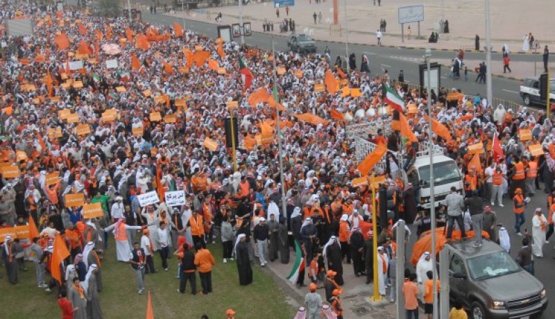 المعارضة الكويتية تبيت قبالة البرلمان عشية انعقاده