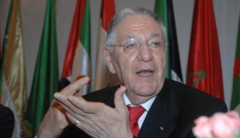 سوق الأدوية يتحوّل إلى ''بازار ألبسة