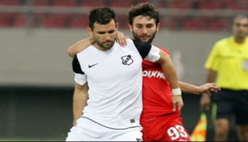 عبدون‮ ‬يحمل ألوان الأوليمبياكوس لأول مرة في‮ ‬غياب جبور المصاب