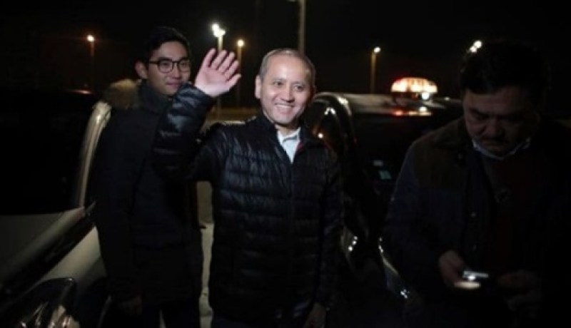 فرنسا تسلم معارضا من كازاخستان متهما باختلاس ملايير الدولارات إلى روسيا