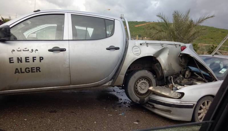 بالصور.. انزلاقات وحوادث مرور على خلفية الإضطراب الجوي الأخير