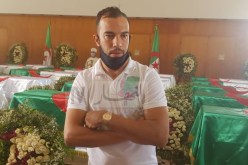 بالصور.. بن العمري يقرأ الفاتحة على شهداء المُقاومة الشعبية