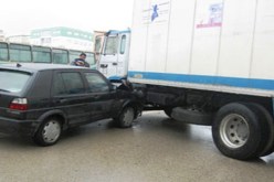 قتيلان وأربعة جرحى في حادث إصطدام شاحنة بسيارة نفعية قرب أرزيو