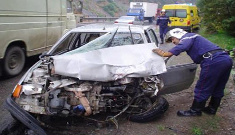 مصرع 3 أشخاص و إصابة 5 آخرين بجروح في حادث مرور ببئر العاتر