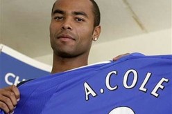 أنشيلوتي يؤكد أن اللاعب أشلي كول ليس للبيع