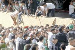 مناوشات بين المناصرين وقوات الأمن وحديث عن 15 جريحا