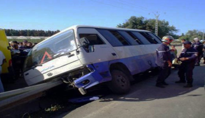 جرح 38 شخصا في انقلاب حافلة لنقل المسافرين بسطيف