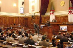 النواب يدعون إلى تنويع الإقتصاد الوطني