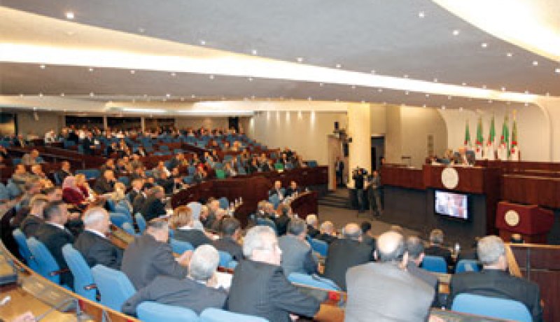 لباس رسمي موحد للبرلمانيين والسفراء بداية 2014