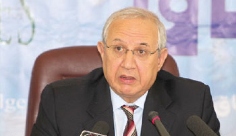 لا يصلحون لشيء.. ولا يهتمون إلاّ بالتّفاهات على حساب صِحّة الزوالي!