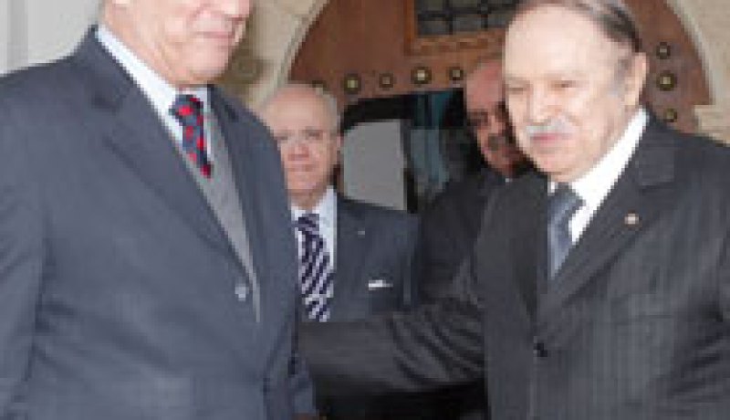 بوتفليقة يستقبل كريستوفر روس