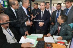 وزير السكن ..”أخدموا بالأنترنات خلونا من الأوراق”