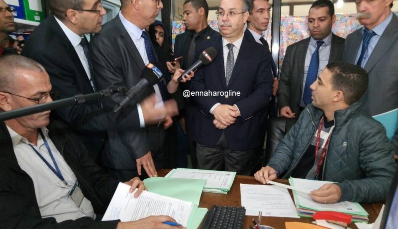وزير السكن ..”أخدموا بالأنترنات خلونا من الأوراق”