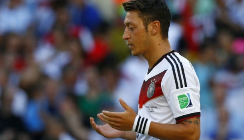 المجلس الأعلى للمسلمين في ألمانيا يساند أوزيل !